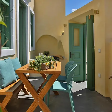 Yellow Orchid Cycladic House Aparthotel