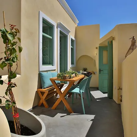Yellow Orchid Cycladic House * Pyrgos Kallistis