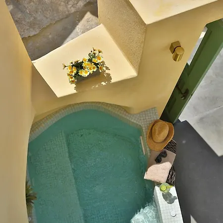 Yellow Orchid Cycladic House Aparthotel
