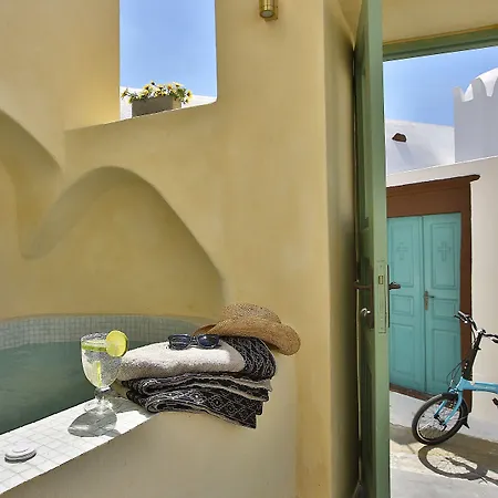Yellow Orchid Cycladic House Aparthotel