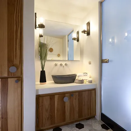 Yellow Orchid Cycladic House 4*